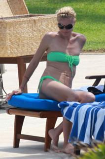 Heidi Klum feet photo thumbnail