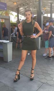 Bella Thorne feet photo thumbnail