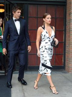 Riley Keough feet photo thumbnail
