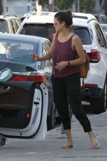 Nina Dobrev feet photo thumbnail
