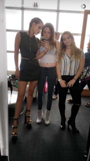 Bella Thorne feet photo thumbnail