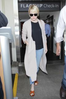 Emma Stone feet photo thumbnail