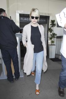 Emma Stone feet photo thumbnail