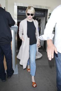 Emma Stone feet photo thumbnail