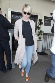 Emma Stone feet photo thumbnail