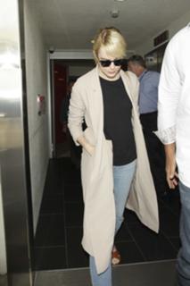 Emma Stone feet photo thumbnail