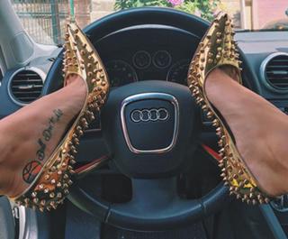 Valentina Vignali feet photo thumbnail
