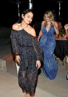 Vanessa Hudgens feet photo thumbnail