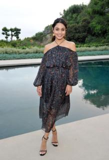 Vanessa Hudgens feet photo thumbnail