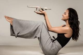 Zoe Saldana feet photo thumbnail