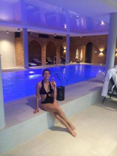 Anna Popek feet photo thumbnail