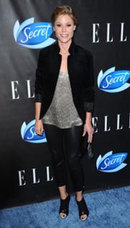 Julie Bowen feet photo thumbnail