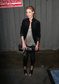 Julie Bowen feet photo thumbnail