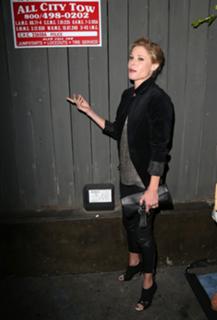 Julie Bowen feet photo thumbnail