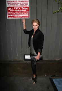 Julie Bowen feet photo thumbnail