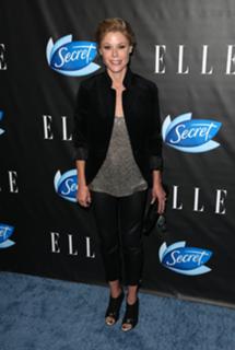Julie Bowen feet photo thumbnail