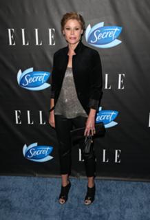 Julie Bowen feet photo thumbnail