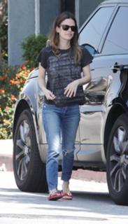 Rachel Bilson feet photo thumbnail