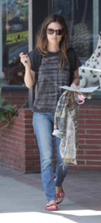 Rachel Bilson feet photo thumbnail