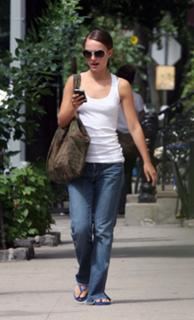 Natalie Portman feet photo thumbnail