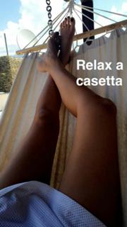 Valentina Vignali feet photo thumbnail