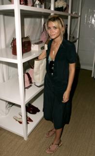 Ashley Olsen feet photo thumbnail