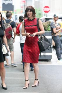 Mary Elizabeth Winstead feet photo thumbnail