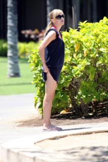 Reese Witherspoon feet photo thumbnail