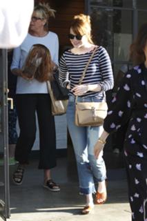 Emma Stone feet photo thumbnail