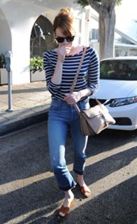 Emma Stone feet photo thumbnail