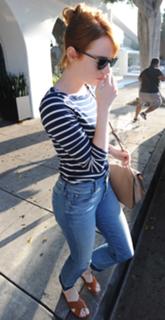 Emma Stone feet photo thumbnail