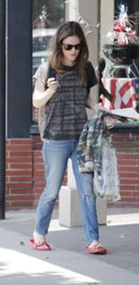 Rachel Bilson feet photo thumbnail