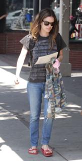 Rachel Bilson feet photo thumbnail