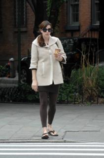 Liv Tyler feet photo thumbnail