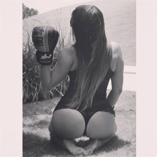 Claudia Romani feet photo thumbnail