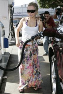 Hayden Panettiere feet photo thumbnail