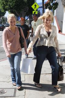 Hayden Panettiere feet photo thumbnail