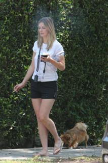 Mischa Barton feet photo thumbnail