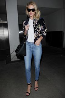 Rosie Huntington-Whiteley feet photo thumbnail