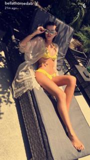 Bella Thorne feet photo thumbnail