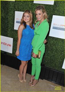 Julie Bowen feet photo thumbnail