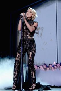 Carrie Underwood feet photo thumbnail
