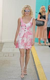 Pixie Lott feet photo thumbnail