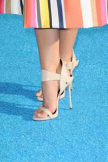 Sarah Hyland feet photo thumbnail