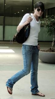 Selma Blair feet photo thumbnail