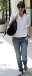 Selma Blair feet photo thumbnail
