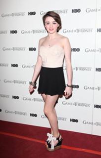Maisie Williams feet photo thumbnail