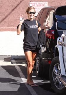 Audrina Patridge feet photo thumbnail