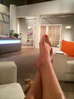 Anna Popek feet photo thumbnail