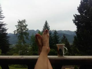 Karolina Kowalkiewicz feet photo thumbnail